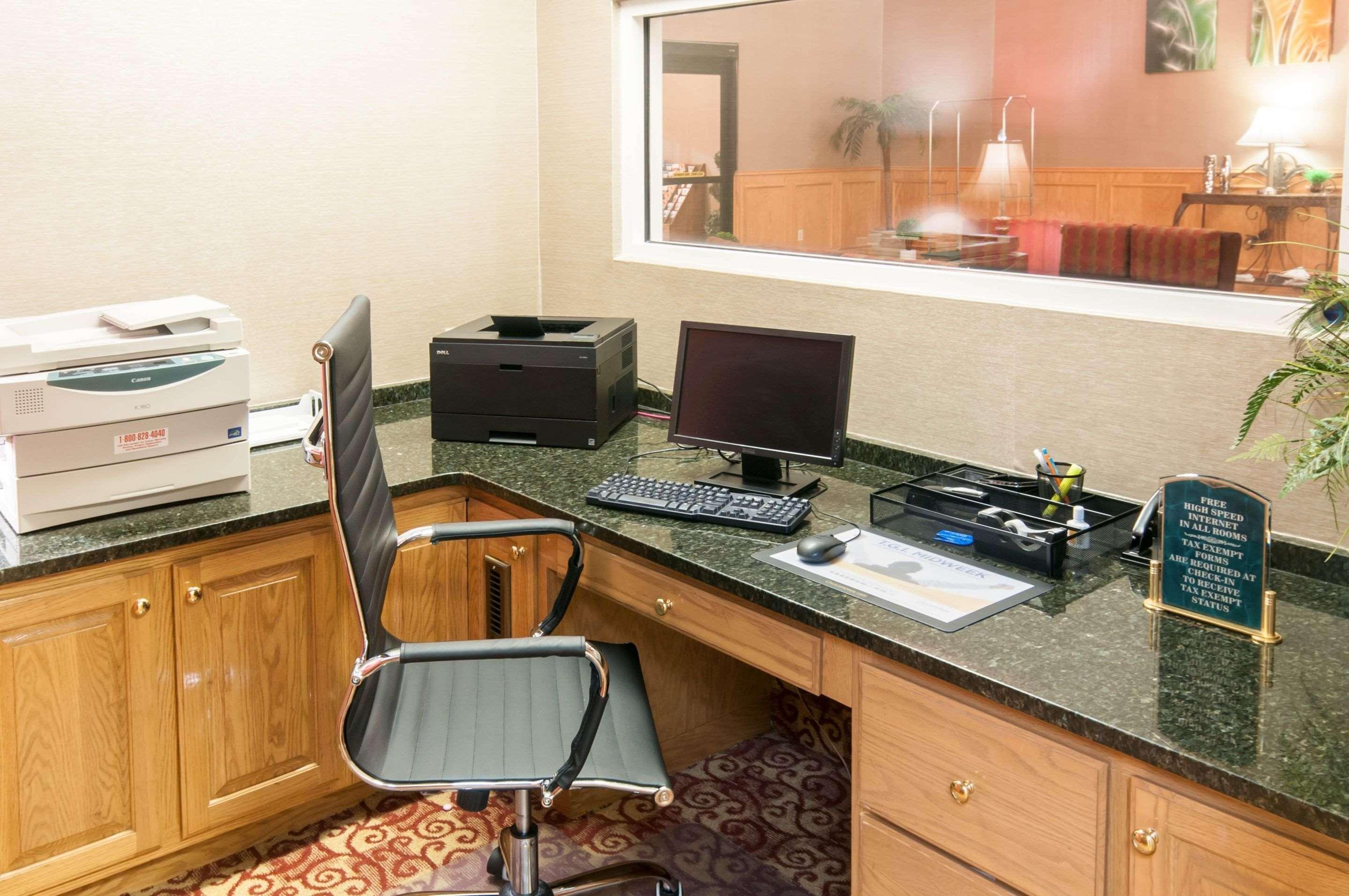 Comfort Suites Milledgeville Exterior photo