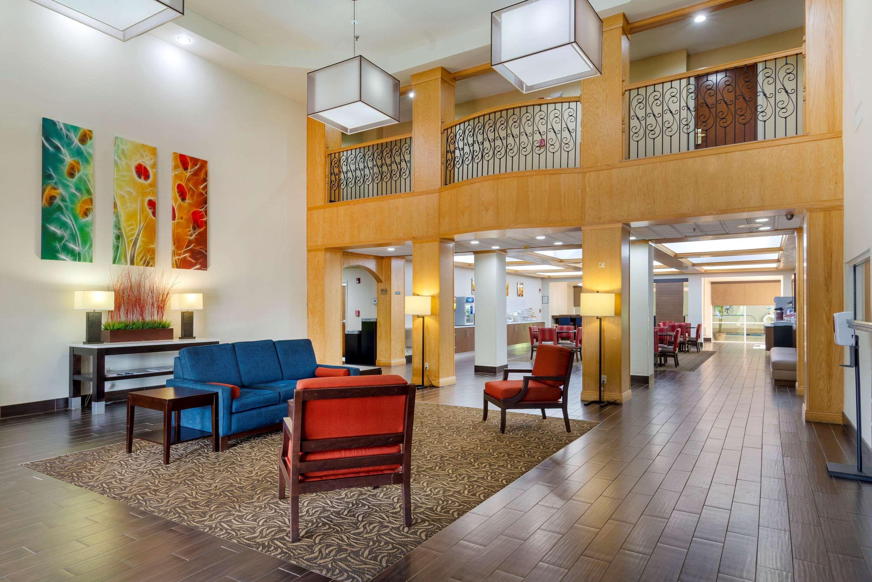 Comfort Suites Milledgeville Exterior photo